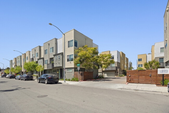 Building Photo - 172 Uptown Cir