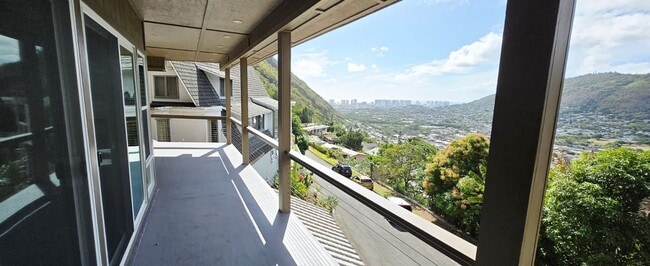 Building Photo - Large 3-Bedroom & 2-Bath Home