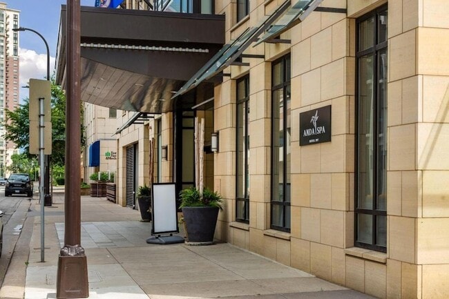 Building Photo - 201 S 11th St