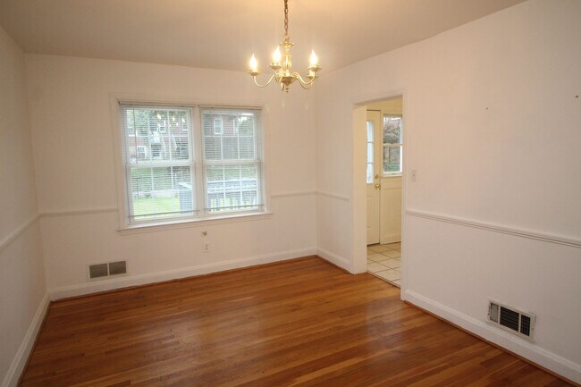 Building Photo - Lovely Towson 3bd/2ba Rowhome w/ CAC & W/D...
