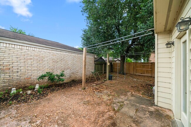 Building Photo - 11607 Zarroll Dr