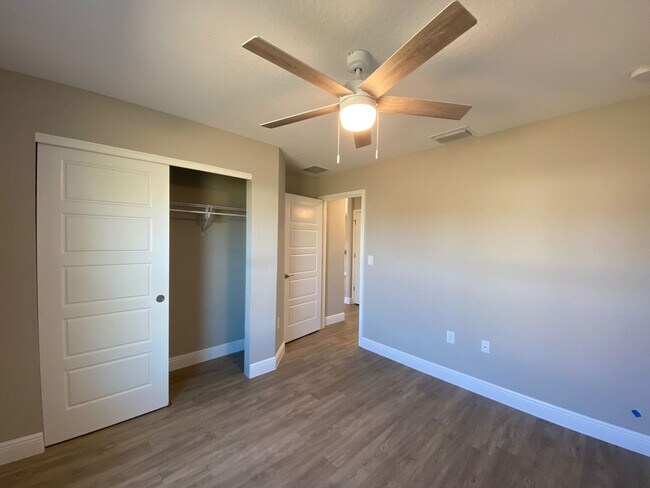 Building Photo - 3/2/2 Silver Spring Shores **Won't Last***