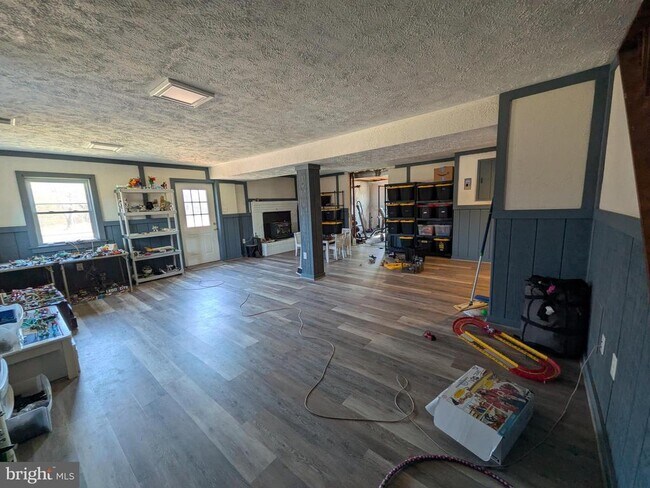 Building Photo - 4301 Mountain View Dr