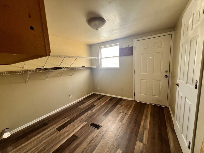 Building Photo - Spacious 4 Bedroom, 2 Bath Home with 3-Car Garage – Near WSU – Available Now!