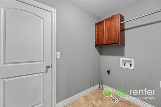 Building Photo - 2315-2317 E Coolwater St Duplex