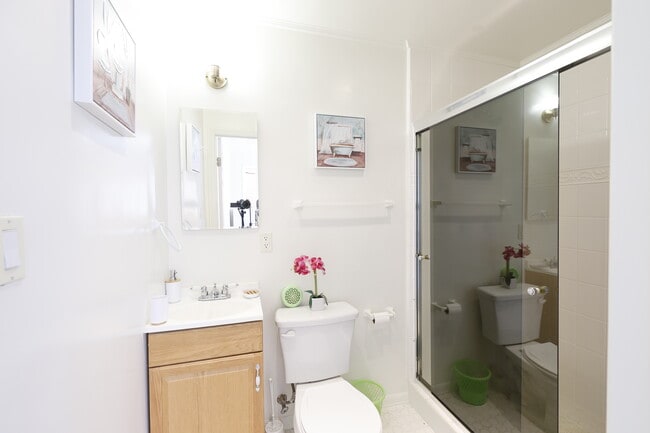 Building Photo - 18621 Bryant St