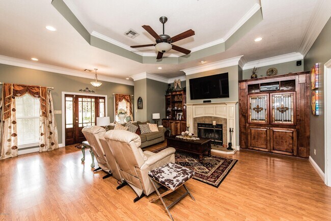 Building Photo - 1738 Red Bud Ln
