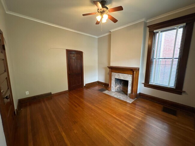 Building Photo - 329 W 8th Ave