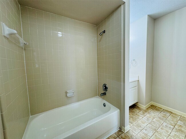 Building Photo - 8003 Beech Park Ln