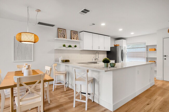 Building Photo - 8799 Bella Vista Dr