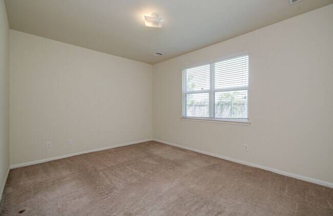 Building Photo - Open Layout & Large Backyard in Houston’s Evergreen Villas – 3 Beds, 2½ Baths
