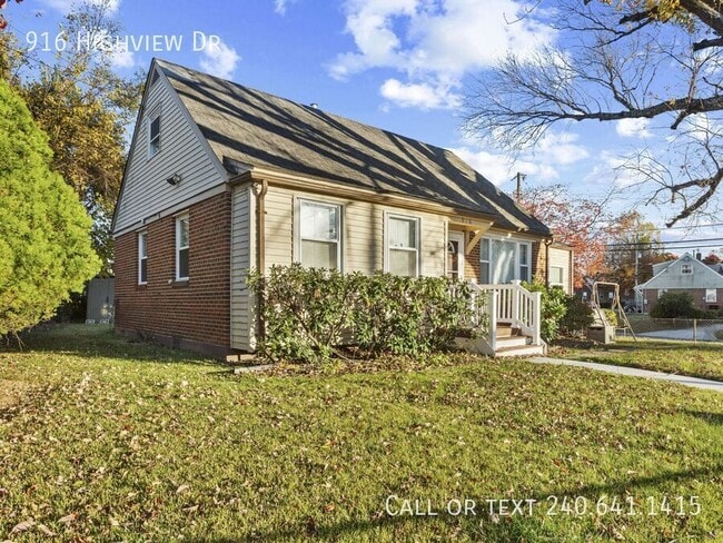 Building Photo - 916 Highview Dr