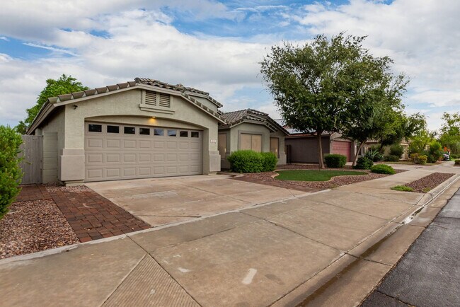 Building Photo - 214 N 165th Dr