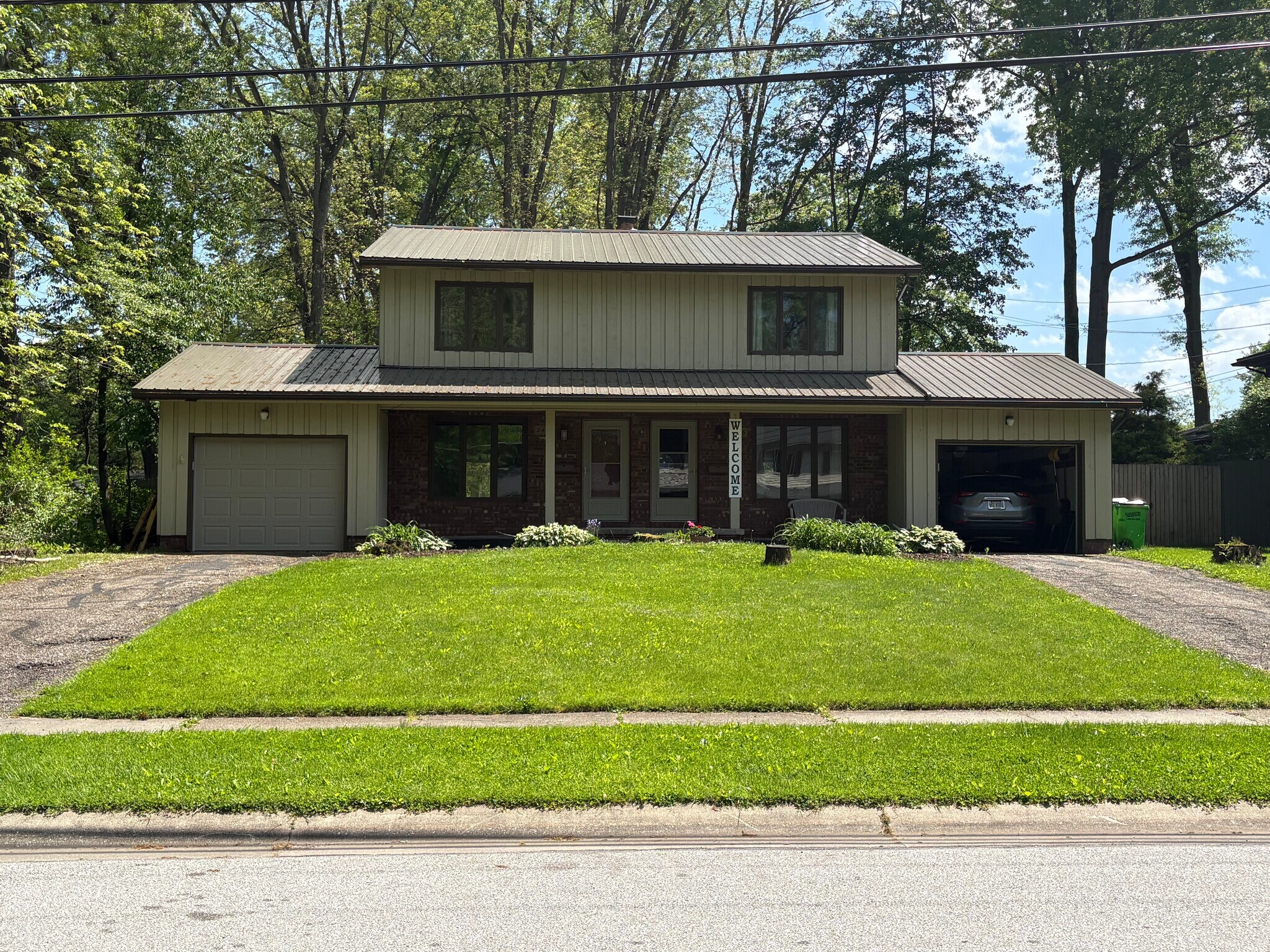 Building Photo - 2410 Hillcrest Dr
