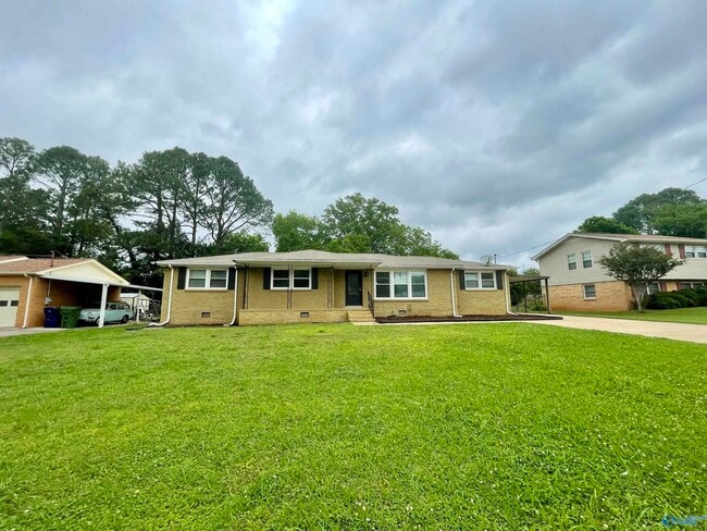 Building Photo - 304 Meadowbrook Dr SE