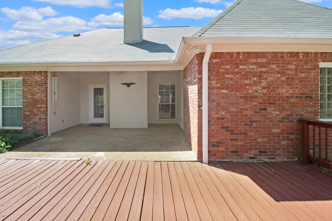 Building Photo - 345 Avonlea Ln