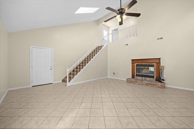 Building Photo - 2107 N Keebler Ave