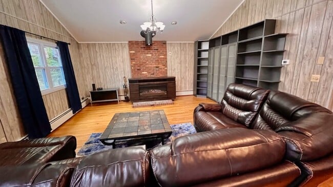 Building Photo - 15 Norfolk Ct