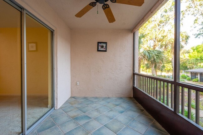 Building Photo - Spacious Condo with utilities included! Lo...