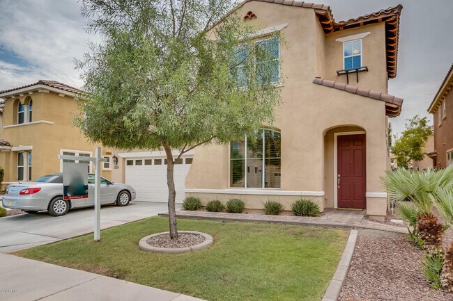 Building Photo - GREAT LOCATION!  Fabulous move-in ready 5 bed /3 bath home in south Tempe