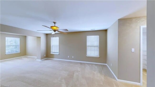 Building Photo - *** READY TO MOVE IN BY FIRST WEEK OF MAY***