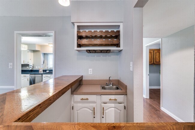Building Photo - 4552 Fremont Ln