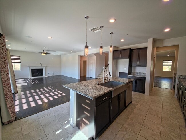 Building Photo - MOVE-IN READY 5+4 in Simi w/mountain views...