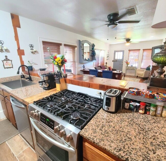 Building Photo - 1427 Munger St