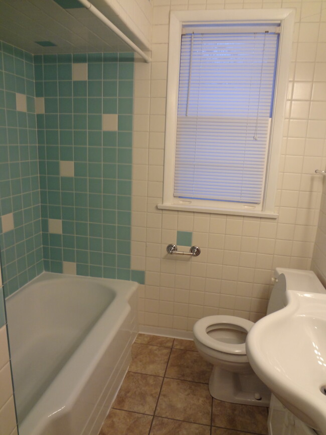 Bathroom - 1026 Midland St