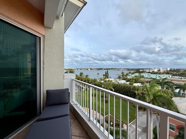 Building Photo - 804 E Windward Way
