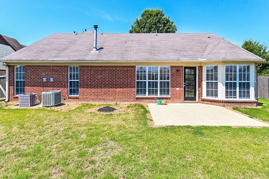 Building Photo - 6620 Tealwood Dr