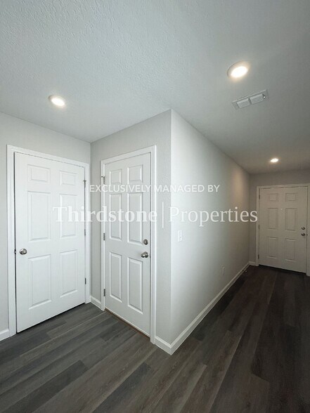 Building Photo - 1309 Pangola Dr