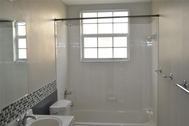 Building Photo - 1935 Madeira Dr