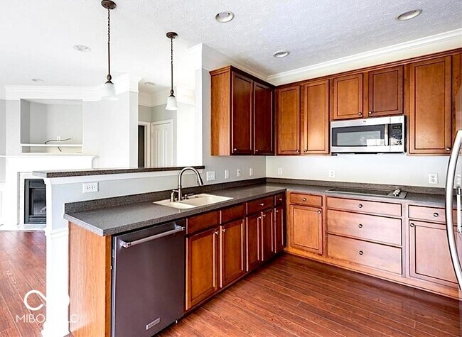 Building Photo - 9008 Rider Dr