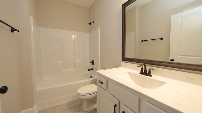 Building Photo - Beautiful Home with Open Floorplan in Desi...