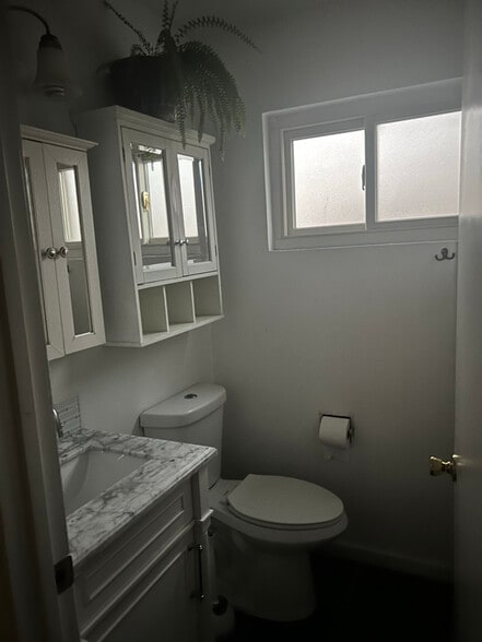 Building Photo - 1062 Marina Dr