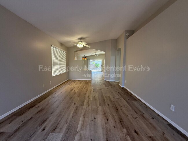 Building Photo - 1516 E Bowker St