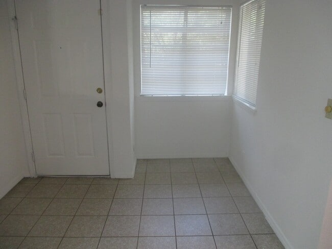 Building Photo - SPACIOUS 2 BEDROOM CONDO - BOTH HAVE ENSUITES!