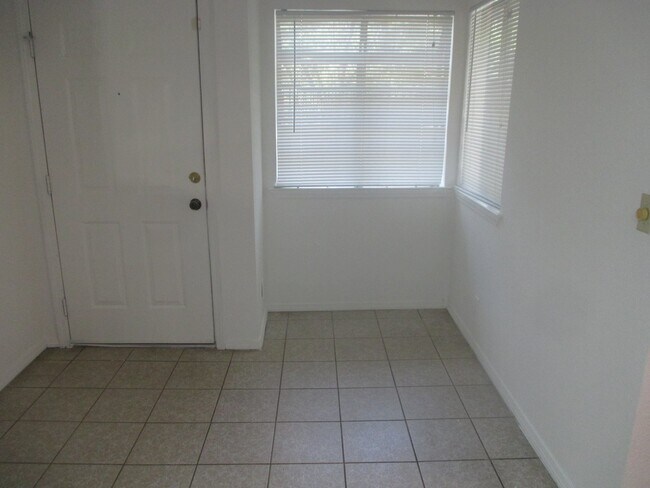 Building Photo - SPACIOUS 2 BEDROOM CONDO - EACH BED HAS OW...