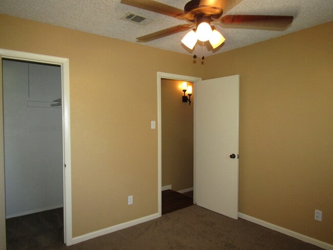 Building Photo - 7001 Winedale Dr