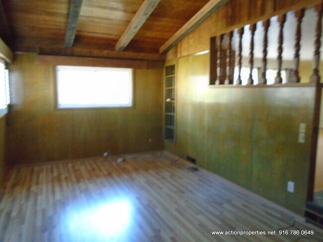 Building Photo - Central Roseville, Single Story Large Yard...