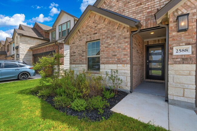 Building Photo - Bright 3-Bed Home with Island Kitchen, Private Patio, and Fenced Yard in New Braunfels