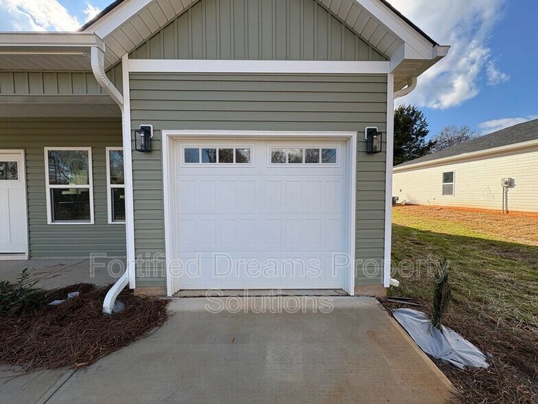 Building Photo - 3121 Chapel St