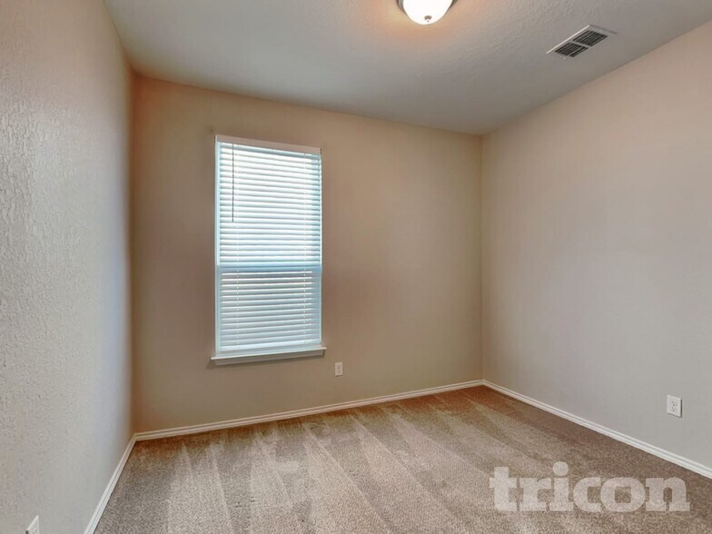 Building Photo - 6615 Port Elizabeth