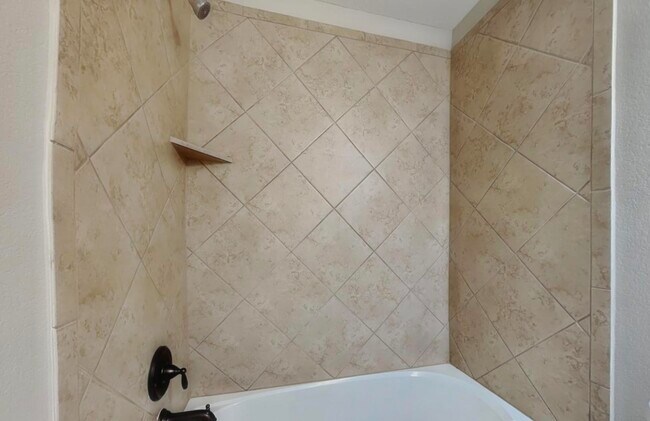 Building Photo - ADORABLE HOME