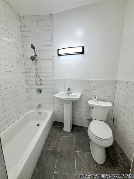 Building Photo - 67 Tudor St