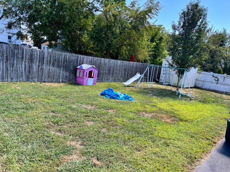 Building Photo - 19 Gooding St