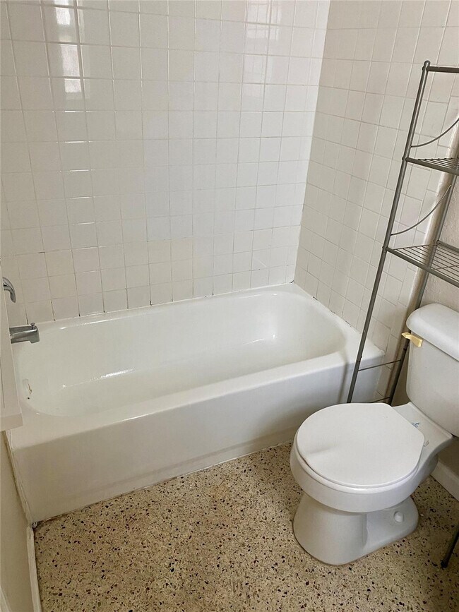 Building Photo - 1201 N E St