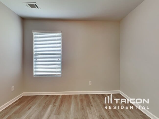 Building Photo - 2362 Clapton Ct