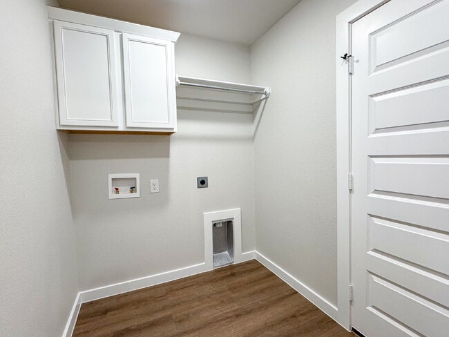 Building Photo - Brand-New, Move-In Ready!